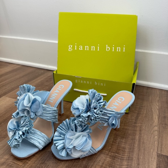 Gianni Bini Hardaway Ruffle Blue Flower Dress Heel 8/12 Sandals - Picture 4 of 7